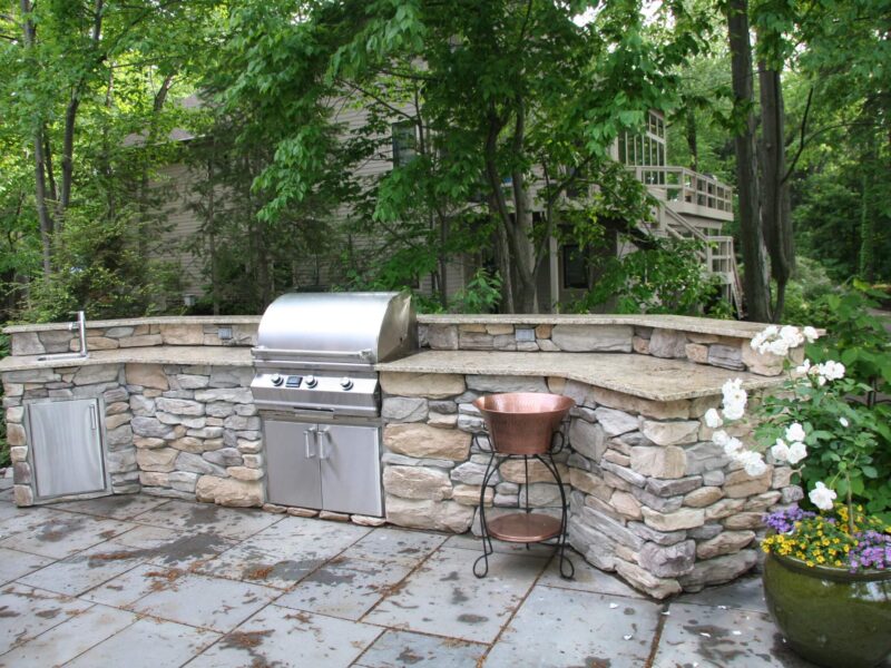 Outdoor Kitchens / Fireplaces
